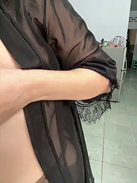 Tiffany-yy online show from November 7, 2025, 6:35 am