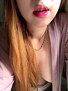 Tiffany-yy online show from November 18, 2025, 4:17 am