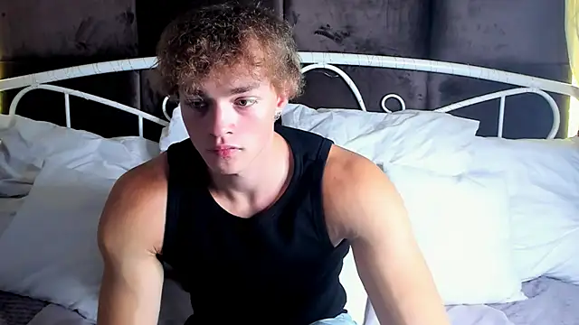 ChaseMuscular online show from October 10, 2025, 10:36 am