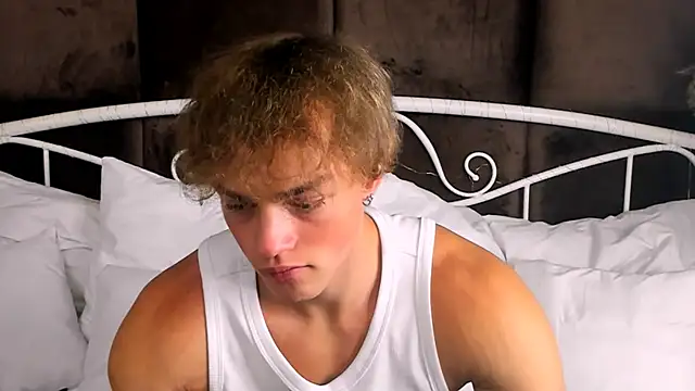 ChaseMuscular online show from October 15, 2025, 8:31 pm