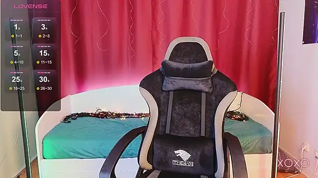 Milly  Foxy online show from October 26, 2025, 1:50 pm