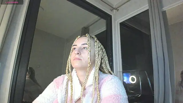 Ella Vee online show from October 22, 2025, 2:34 am