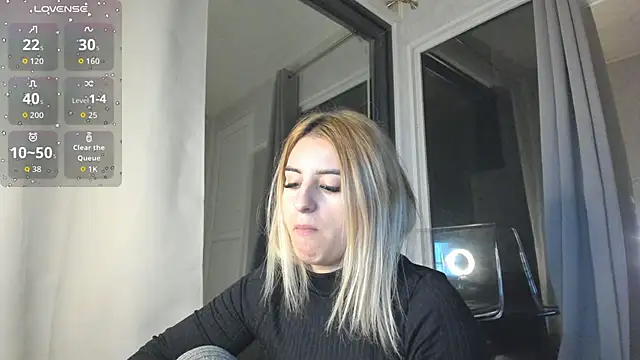 Ella Vee online show from November 13, 2025, 4:00 am