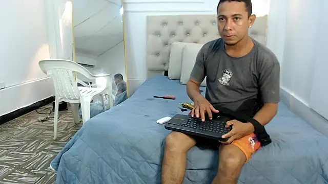 charlotte dante212 online show from December 3, 2025, 2:19 am