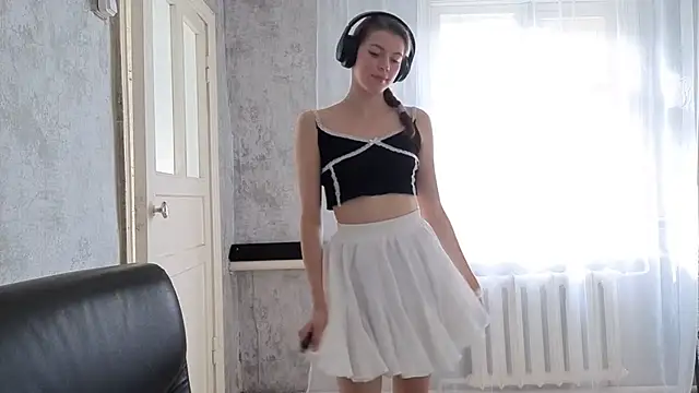 CutieAnny online show from October 2, 2025, 5:58 am