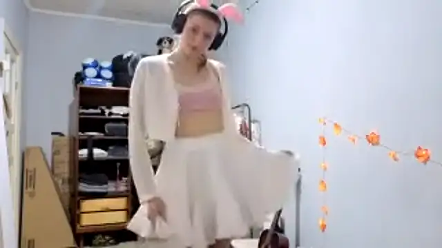 CutieAnny online show from October 13, 2025, 4:29 pm