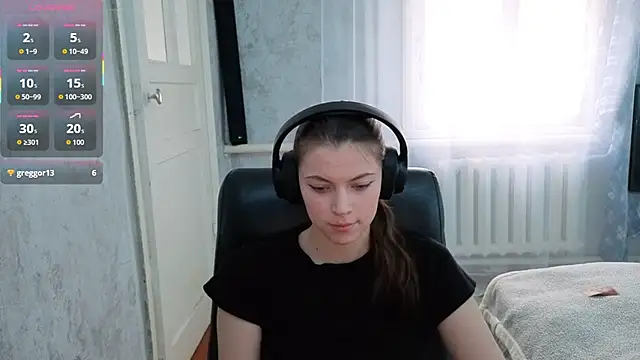 CutieAnny online show from December 3, 2025, 4:53 am