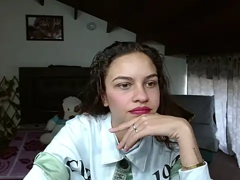 Skylovershot online show from November 12, 2025, 1:55 pm