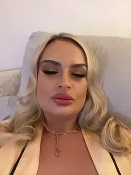 Snapshot of Seductive-SkyeXXX chatting on October 11, 2025, 5:11 pm Seductive-SkyeXXX online show from October 11, 2025, 5:11 pm
