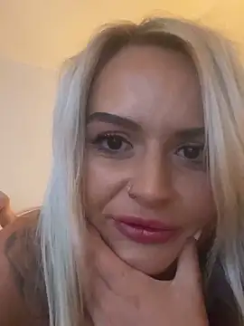 Snapshot of Seductive-SkyeXXX chatting on October 18, 2025, 4:30 pm Seductive-SkyeXXX online show from October 18, 2025, 4:30 pm