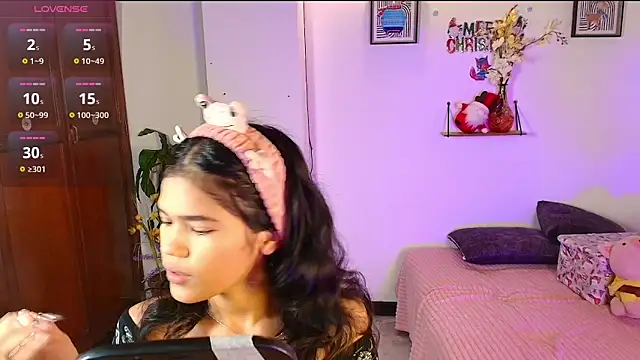 emycarver09 online show from November 24, 2025, 11:43 am