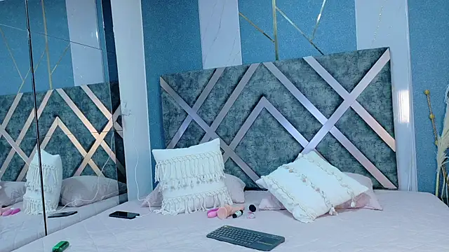 AteneaCox online show from October 2, 2025, 5:03 am