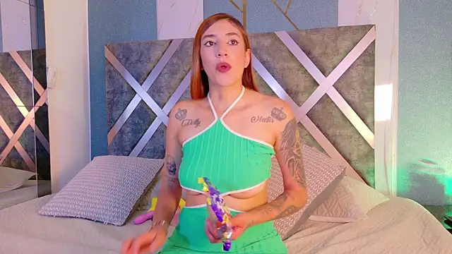 AteneaCox online show from October 15, 2025, 4:56 am