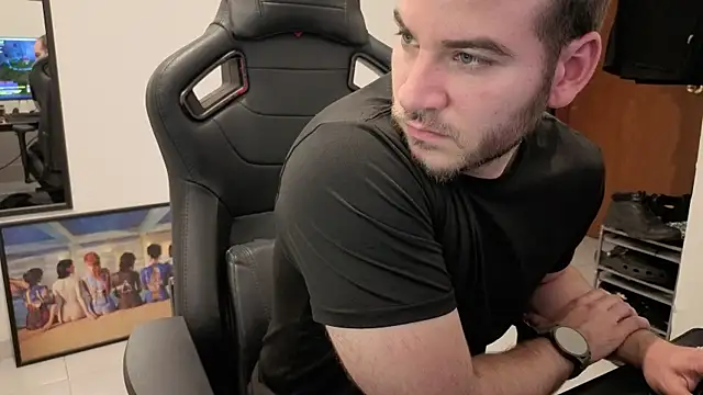 Snapshot of Paul00474 chatting on September 21, 2025, 2:02 am Paul00474 online show from September 21, 2025, 2:02 am