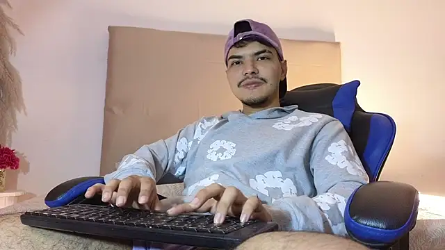 Snowlann online show from November 5, 2025, 2:22 am