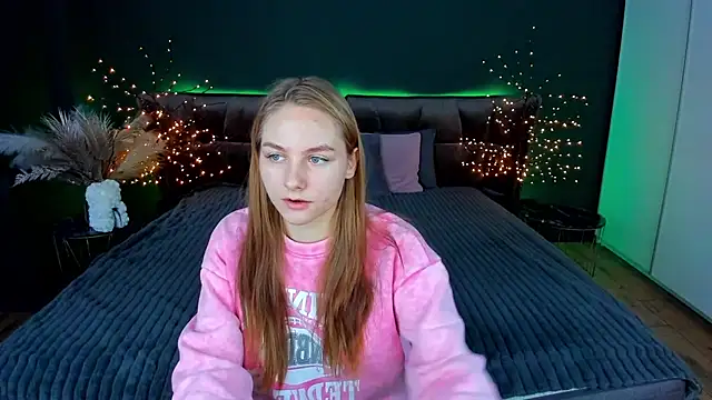 MilaAddams online show from December 3, 2025, 6:32 am