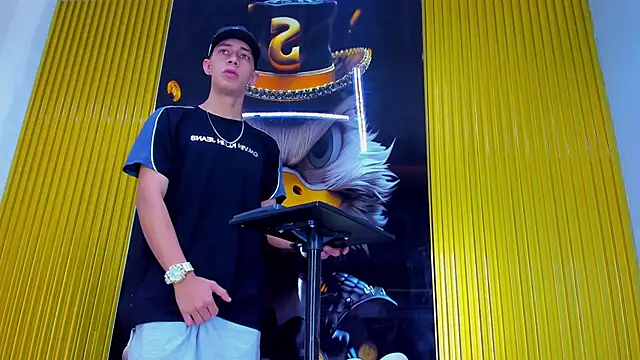 Dante Brown1  online show from November 19, 2025, 8:42 pm