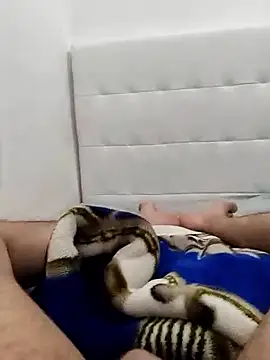 Yazaza1999 online show from October 18, 2025, 1:34 pm