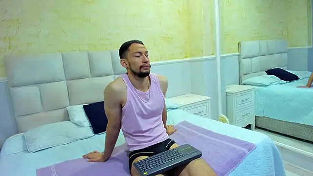 TyagoRoberts online show from September 23, 2025, 12:52 pm