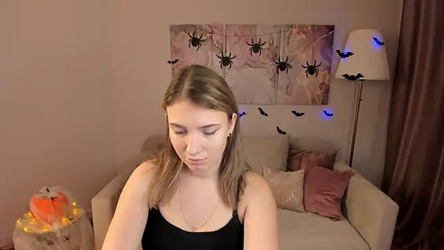 Snapshot of MilinaMorris chatting on October 19, 2025, 1:06 am MilinaMorris online show from October 19, 2025, 1:06 am