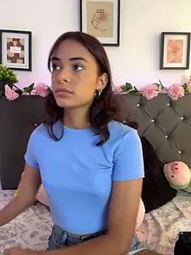 Im Lyan online show from November 18, 2025, 2:43 pm