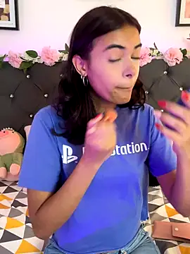 Im Lyan online show from November 26, 2025, 3:24 pm