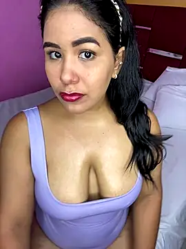 Snapshot of Roxxybigboobs chatting on September 24, 2025, 2:42 pm Roxxybigboobs online show from September 24, 2025, 2:42 pm