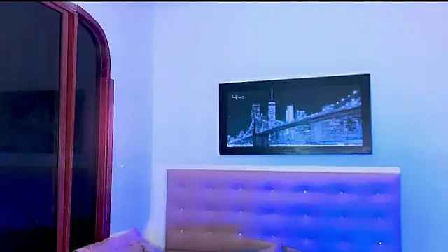 aura-monet online show from December 14, 2025, 5:02 am