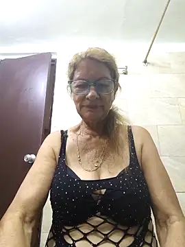 MaryLunne online show from September 30, 2025, 11:54 pm