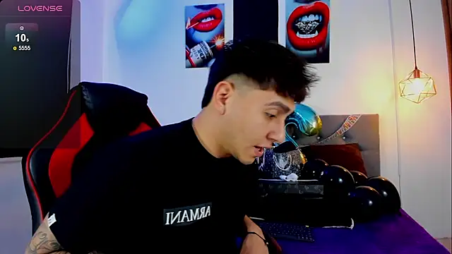 Snapshot of Nicolas_James_Sc chatting on October 24, 2025, 2:46 pm Nicolas James Sc online show from October 24, 2025, 2:46 pm