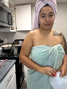 latina curvy22 online show from September 19, 2025, 4:29 pm