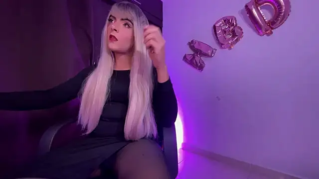 Snapshot of regina_mills_milk chatting on December 5, 2025, 2:31 am regina mills milk online show from December 5, 2025, 2:31 am