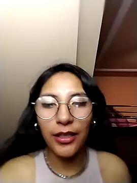 Snapshot of Regina_Shine chatting on December 14, 2025, 8:30 am Regina Shine online show from December 14, 2025, 8:30 am