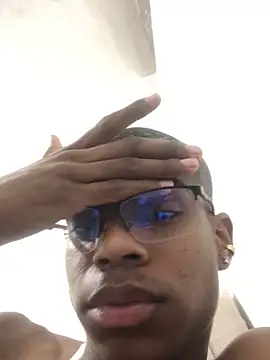 criss zuri online show from November 28, 2025, 2:53 pm