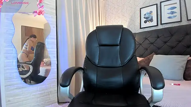 sophie  blare online show from September 13, 2025, 8:08 pm