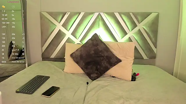 kaylii purple online show from November 7, 2025, 4:34 am