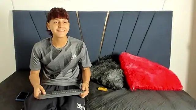 Snapshot of zeusapollofuck chatting on September 12, 2025, 9:59 pm zeusapollofuck online show from September 12, 2025, 9:59 pm