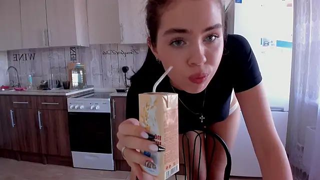 Kitty Mila online show from September 10, 2025, 8:58 am