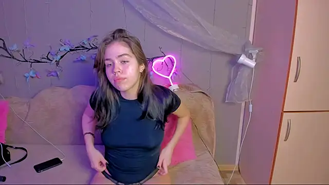 Kitty Mila online show from December 15, 2025, 11:47 am