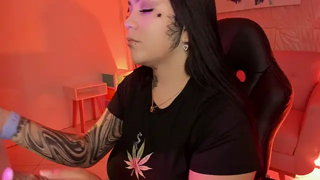 Snapshot of MAGIC_TESSA chatting on September 23, 2025, 5:27 pm MAGIC TESSA online show from September 23, 2025, 5:27 pm