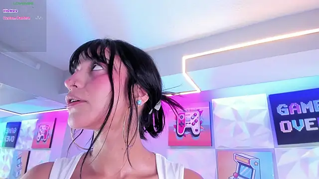 Snapshot of LindaWz_ chatting on December 4, 2025, 5:39 am LindaWz online show from December 4, 2025, 5:39 am