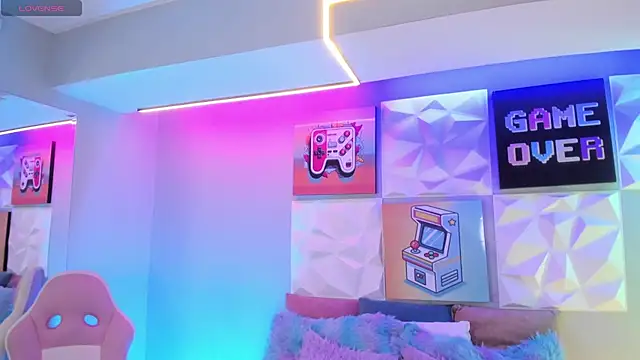 Snapshot of LindaWz_ chatting on December 5, 2025, 4:10 am LindaWz online show from December 5, 2025, 4:10 am