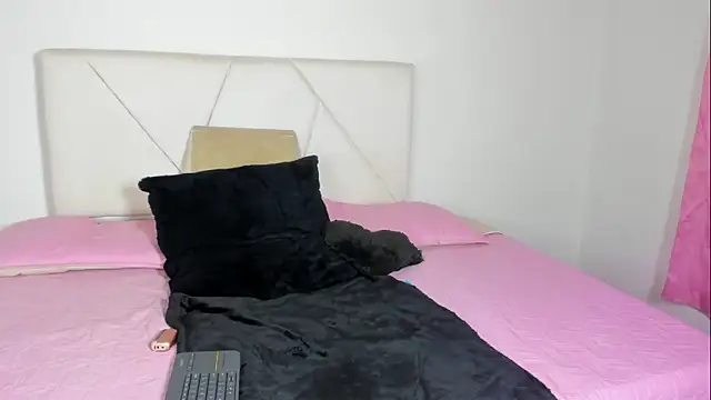 Snapshot of _Wandaa_ chatting on September 18, 2025, 4:58 am  Wandaa  online show from September 18, 2025, 4:58 am