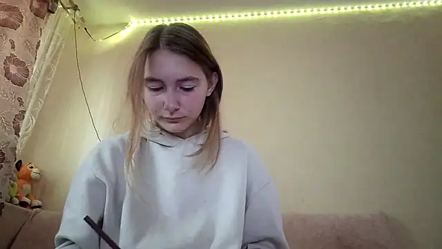 Nymera flare online show from September 17, 2025, 6:37 am