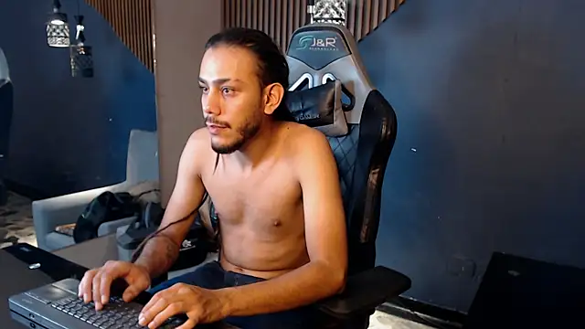 Boss Domiinator online show from September 12, 2025, 4:01 am