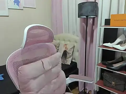 Snapshot of Seductive_Margaux chatting on October 1, 2025, 6:08 am Seductive Margaux online show from October 1, 2025, 6:08 am