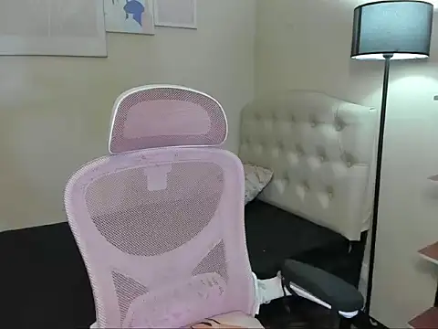 Snapshot of Seductive_Margaux chatting on October 15, 2025, 6:46 am Seductive Margaux online show from October 15, 2025, 6:46 am