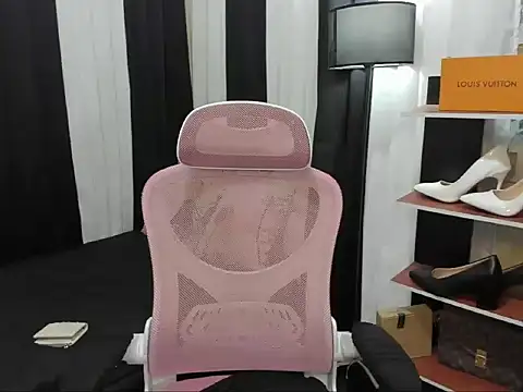 Snapshot of Seductive_Margaux chatting on October 24, 2025, 5:53 pm Seductive Margaux online show from October 24, 2025, 5:53 pm