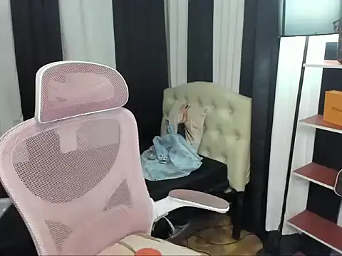 Snapshot of Seductive_Margaux chatting on November 4, 2025, 7:02 pm Seductive Margaux online show from November 4, 2025, 7:02 pm