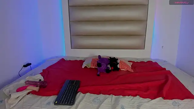 Snapshot of Luna_and_lindsy chatting on October 29, 2025, 1:13 pm Luna and lindsy online show from October 29, 2025, 1:13 pm